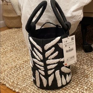 Trendy straw handbag